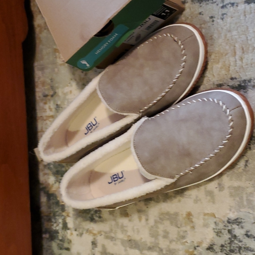 New JBU tan fleece lined shoes, size 11